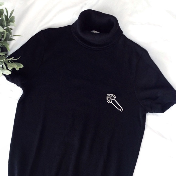 Designer's Black Turtleneck - Picture 6 of 7